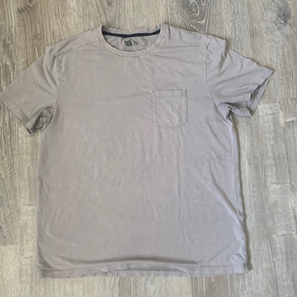 👕3/$15 👕 Men’s gray pocket t-shirt